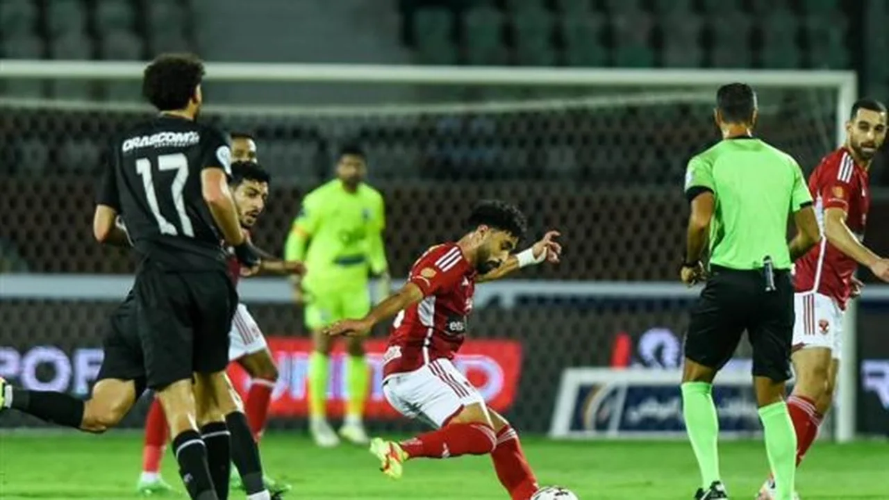 توقيت انطلاق مباراة الأهلي ضد زد وتردد القناة المجانية الناقلة للمواجهة